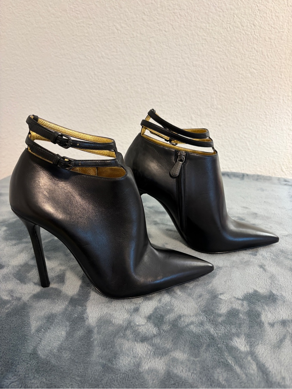 Authentic Bottega Veneta Black Gleam Calf Leather Ankle Boots Sz 38.5